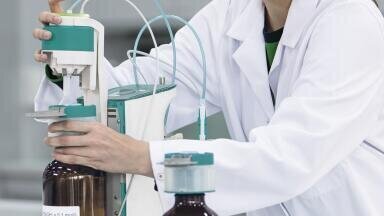 Faster, safer, simpler.  The OMNIS basic titrator – your gateway to the future of titration